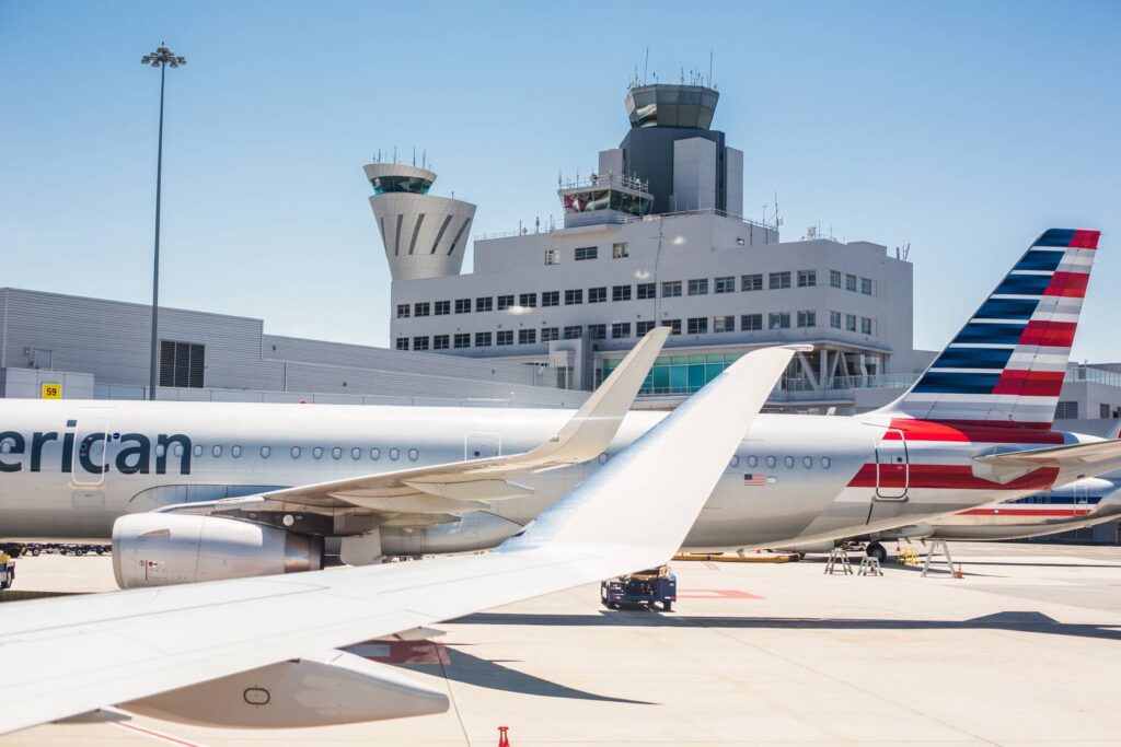 Boarding Airplanes on San Francisco SFO Airport Free Photo