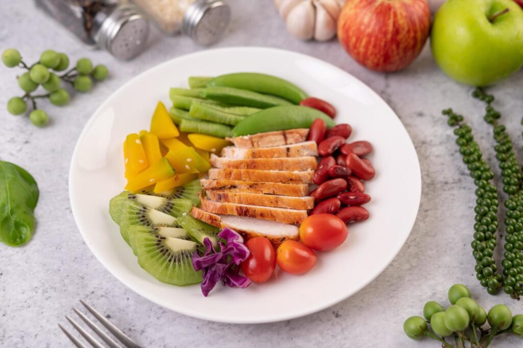 Chicken steak with peas, tomatoes, kiwi and pumpkin. Stock Free