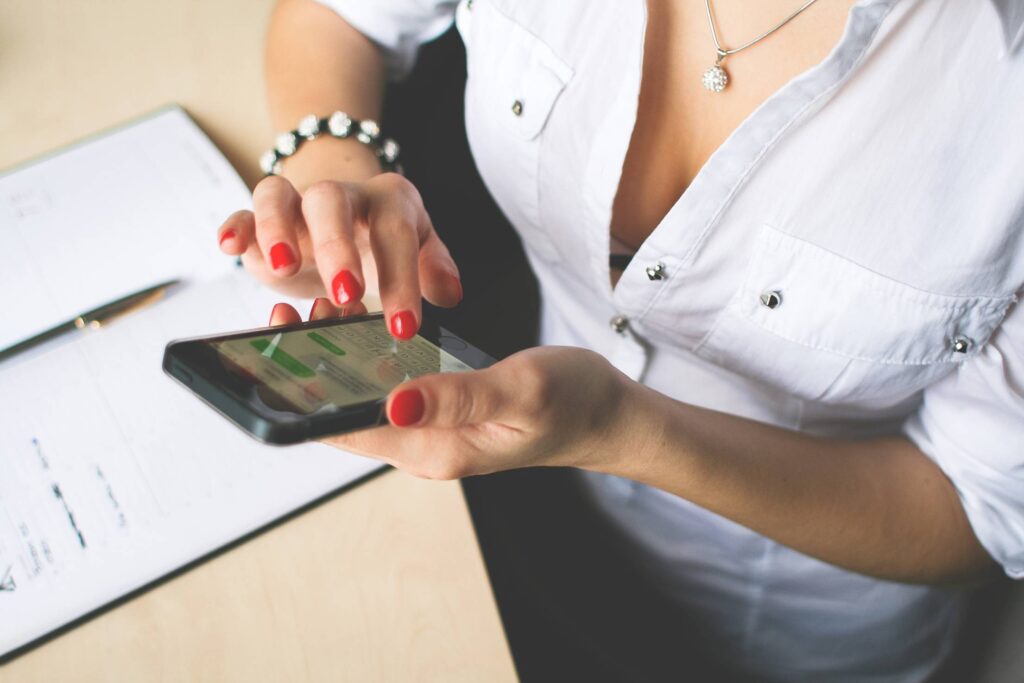 Girl Writing a New Text Message Free Photo