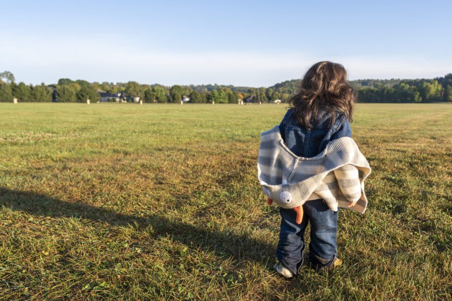 Child walking away Free Stock Photo