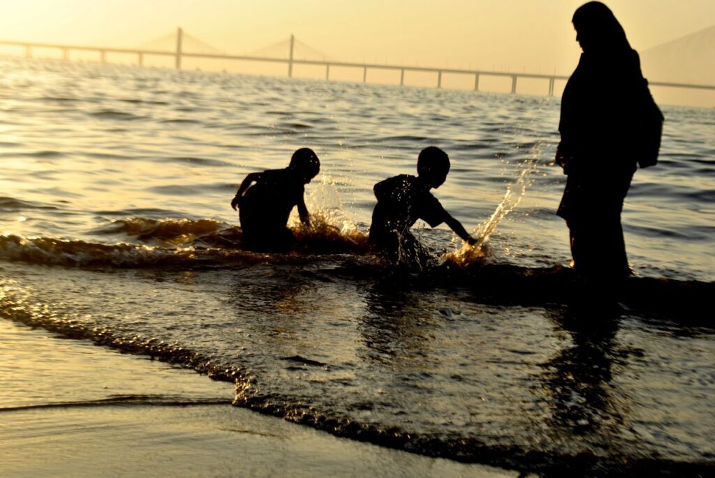 Kids Playing Water Mother Stock Free