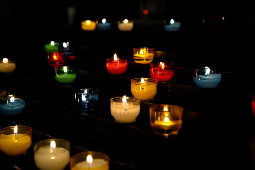 Lit candles in a church Stock Free