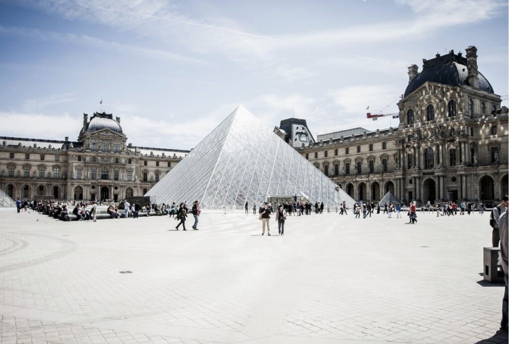 Louvre Stock Free