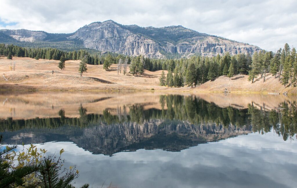 Mountains Lake Reflection Free Stock HD Photo