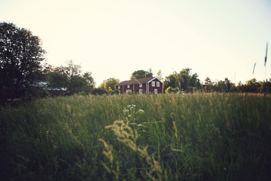 Brown Farmhouse in Field Free Stock HD Photo