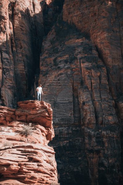 Man Cliff Hike Free Stock HD Photo