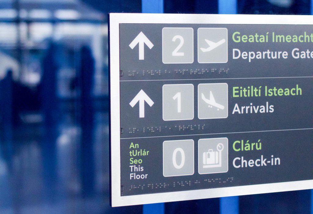 Directions Airport Sign Free Stock HD Photo