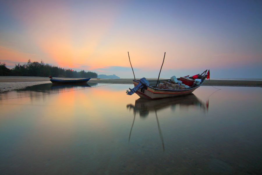 Fishing Boat in Still Water Free Stock HD Photo