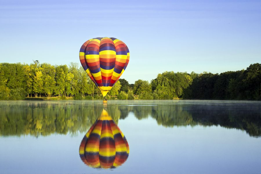 Hot Air Ballon on Lake Free Stock HD Photo