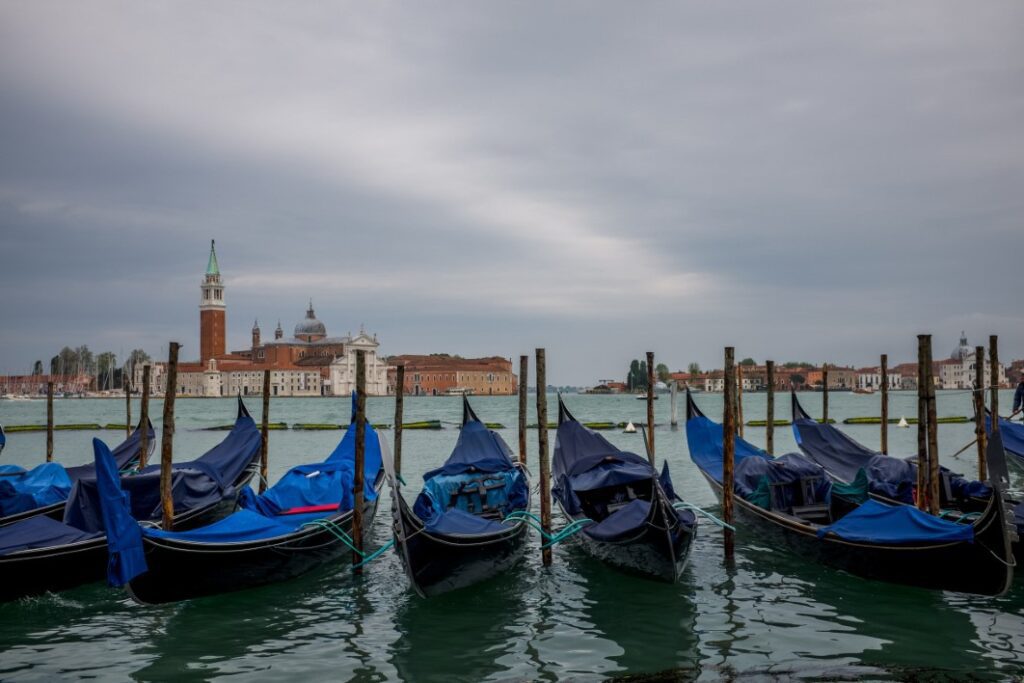 Row of Gondolas Free Stock HD Photo