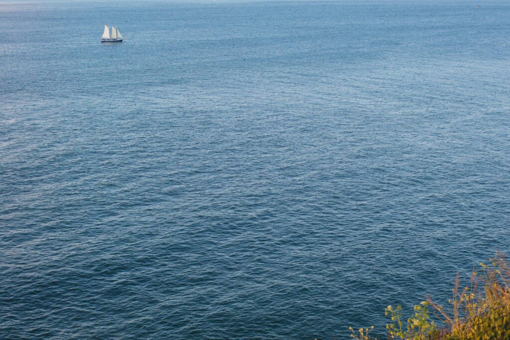 Sailing Boat in The Middle of The Sea Free Photo