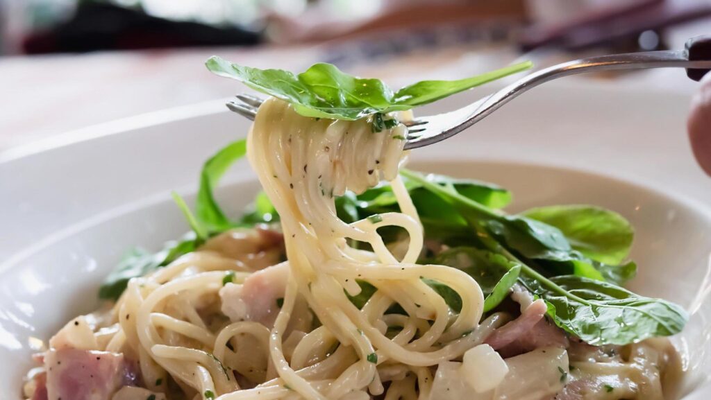 
									Spaghetti carbonara recipe – famous Italian dish food for background use Free Photo