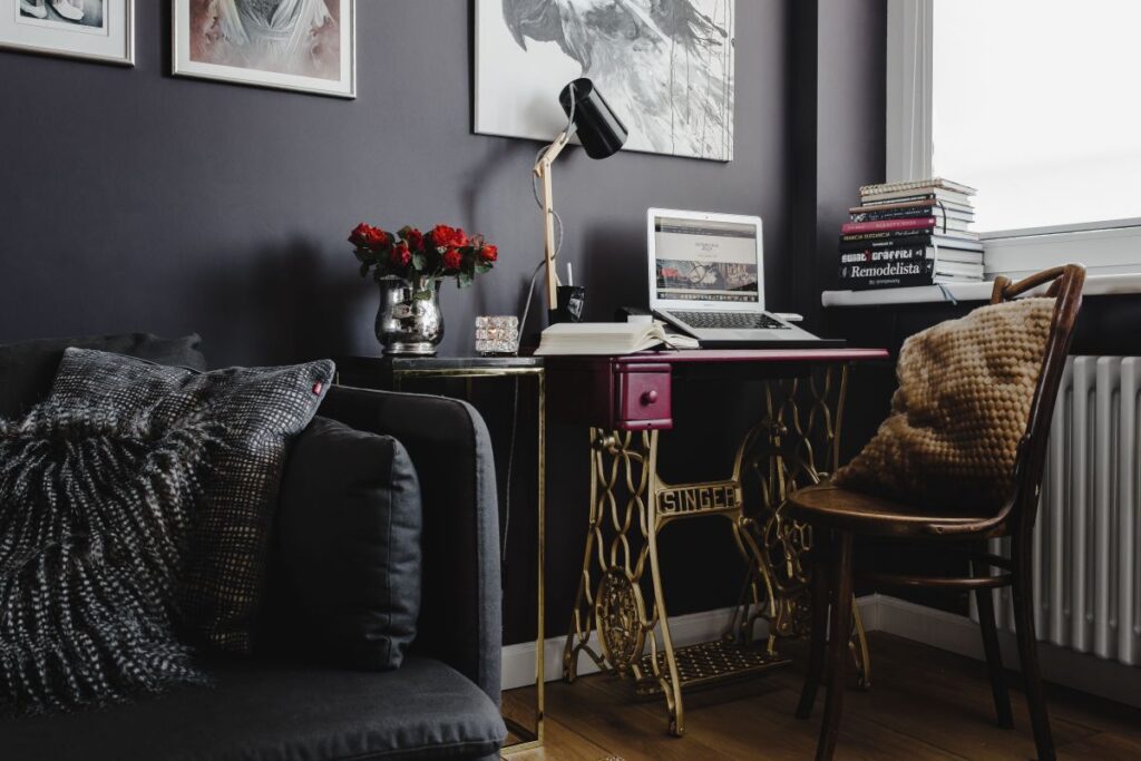 Pink desk in the home office Stock Free