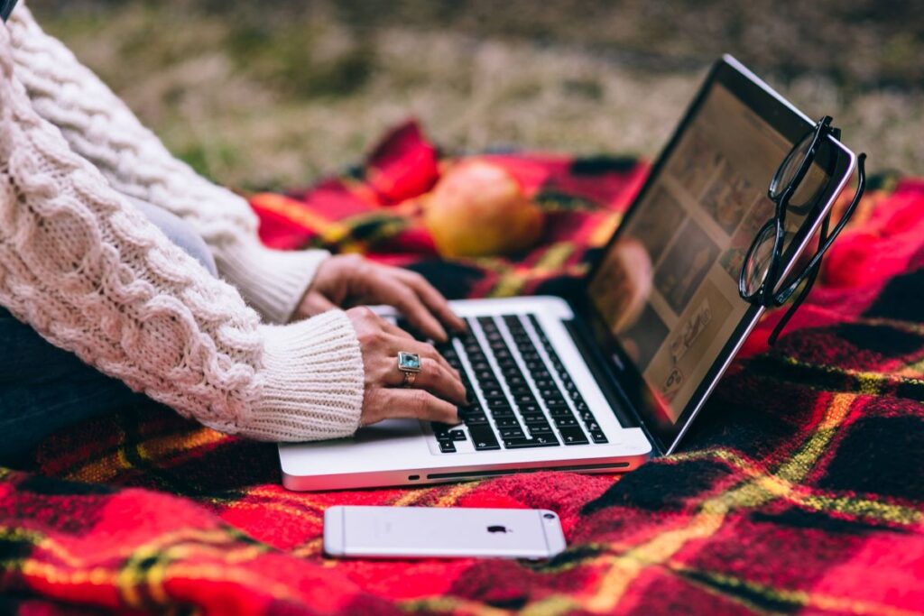 Apple Macbook on a red blanket Stock Free