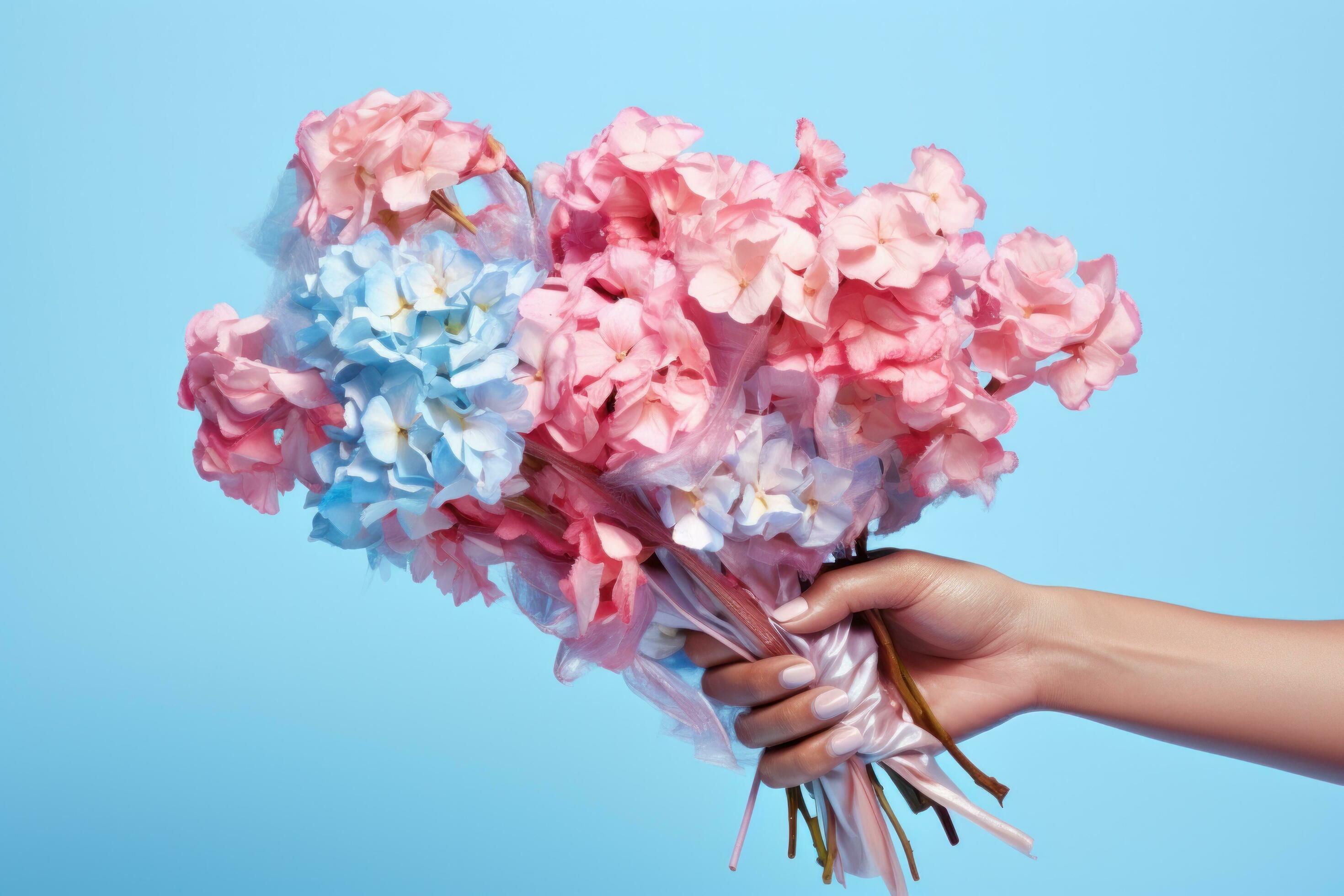 Woman holding flower bouquet Stock Free