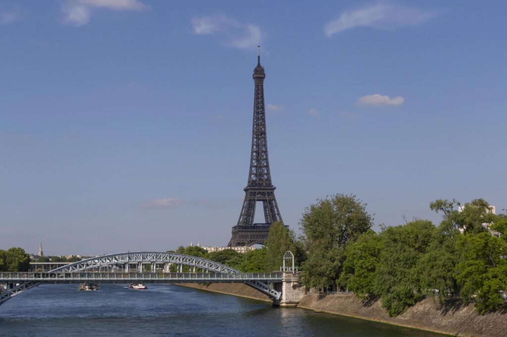 sight of Pont Rouelle and Eiffel Tower in Paris Stock Free