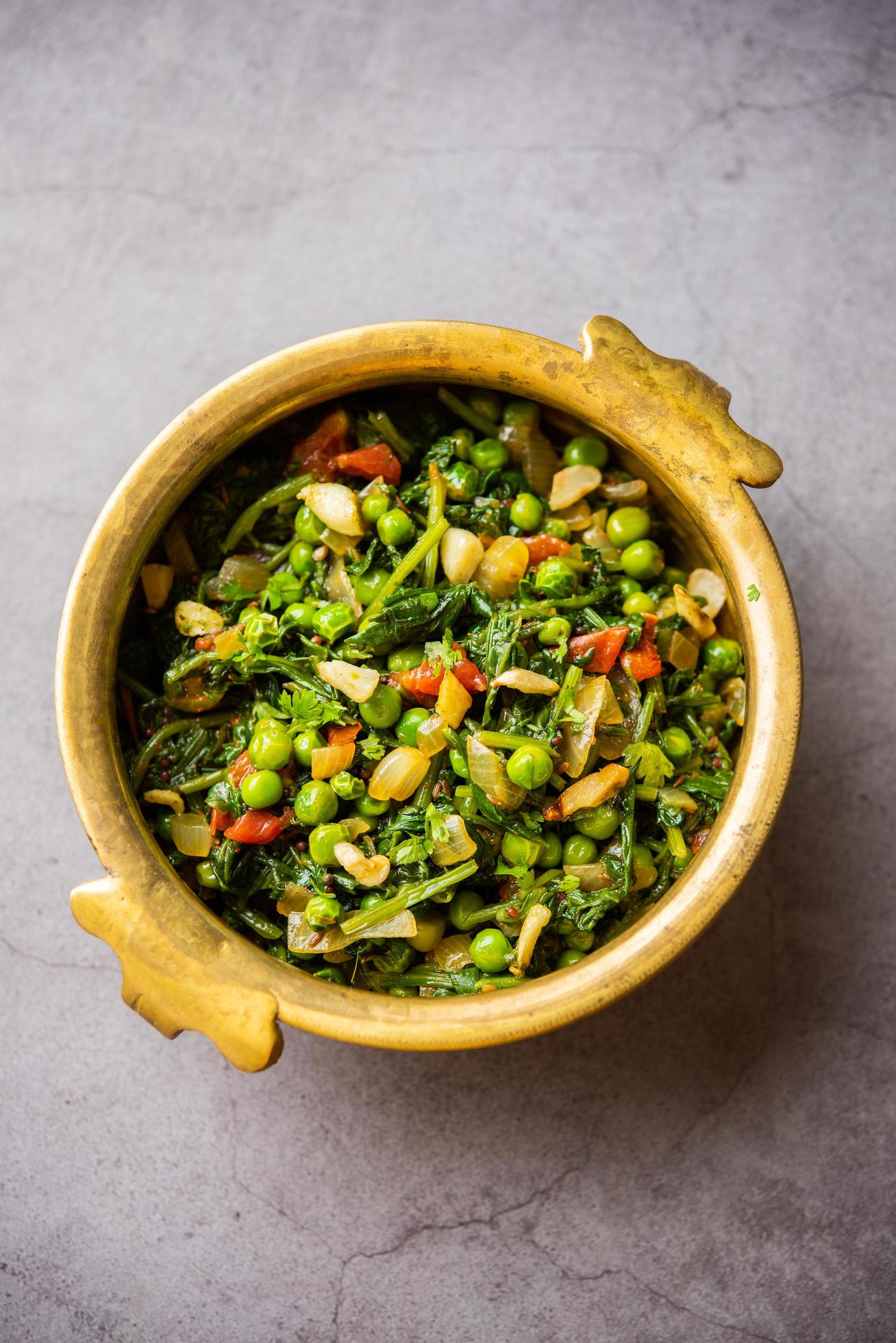 palak matar curry also known as spinach geen peas masala sabzi or sabji, indian food Stock Free