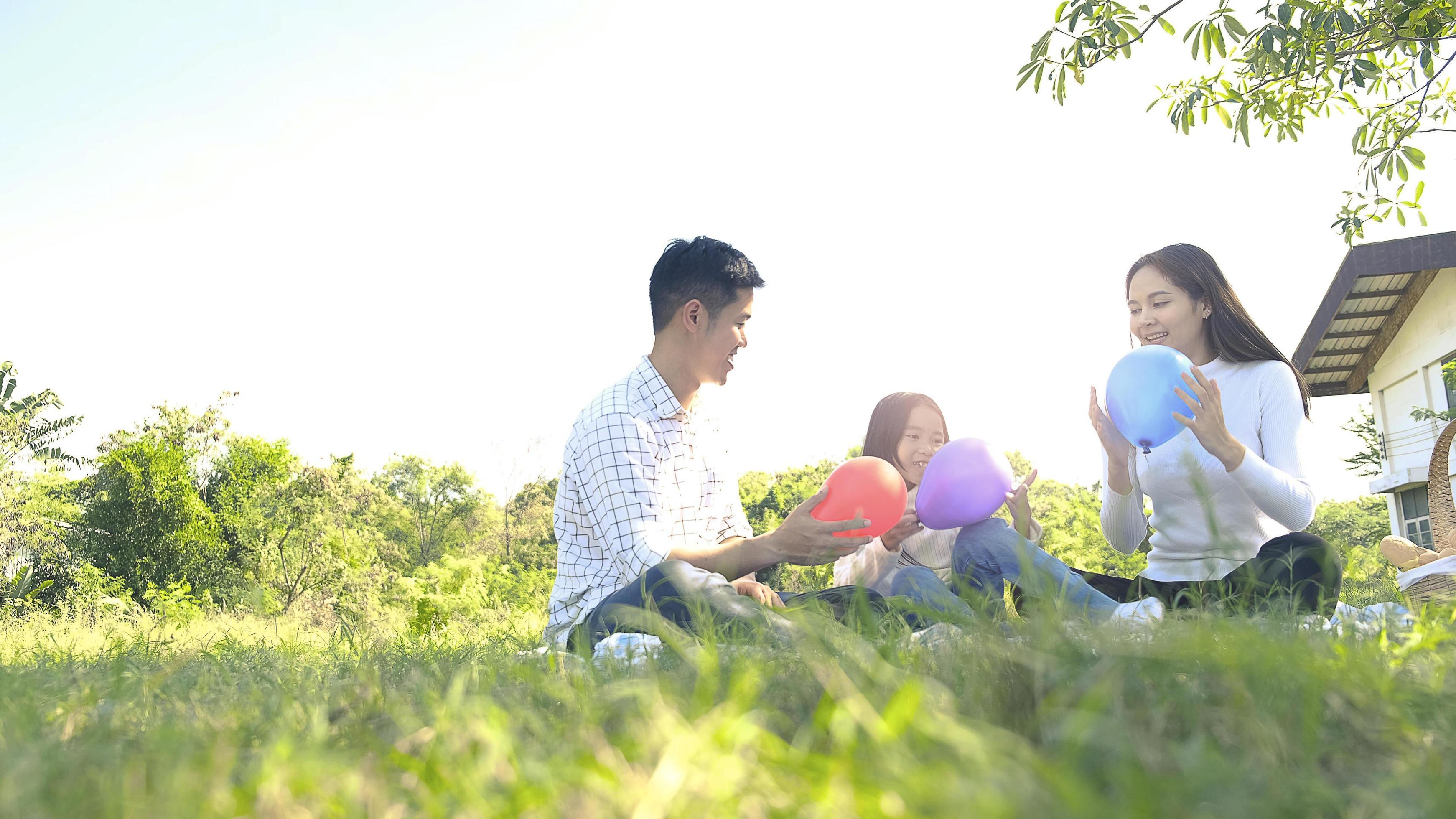 Asian family portrait with balloons Stock Free