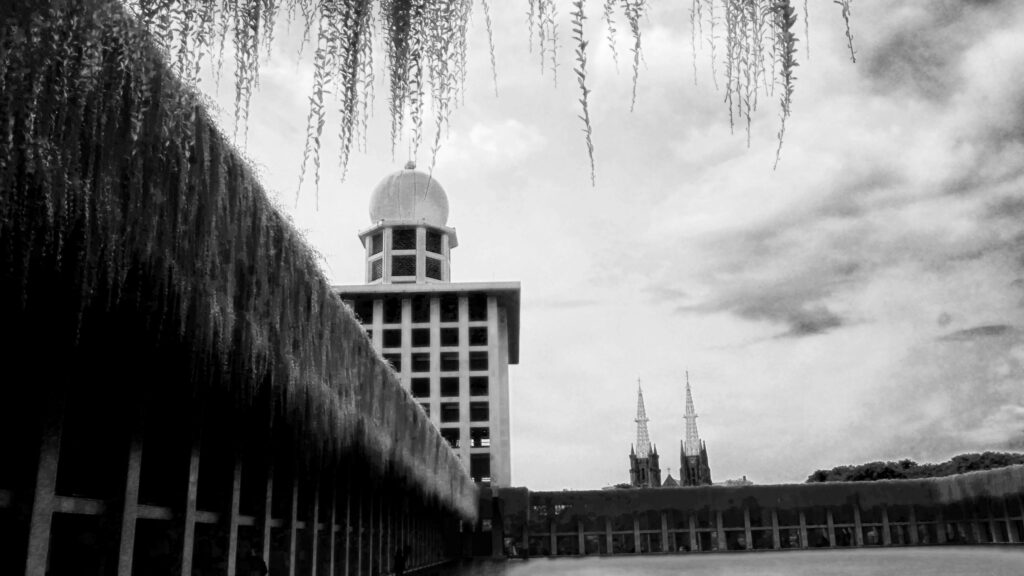 istiqlal mosque khaterdal background Stock Free