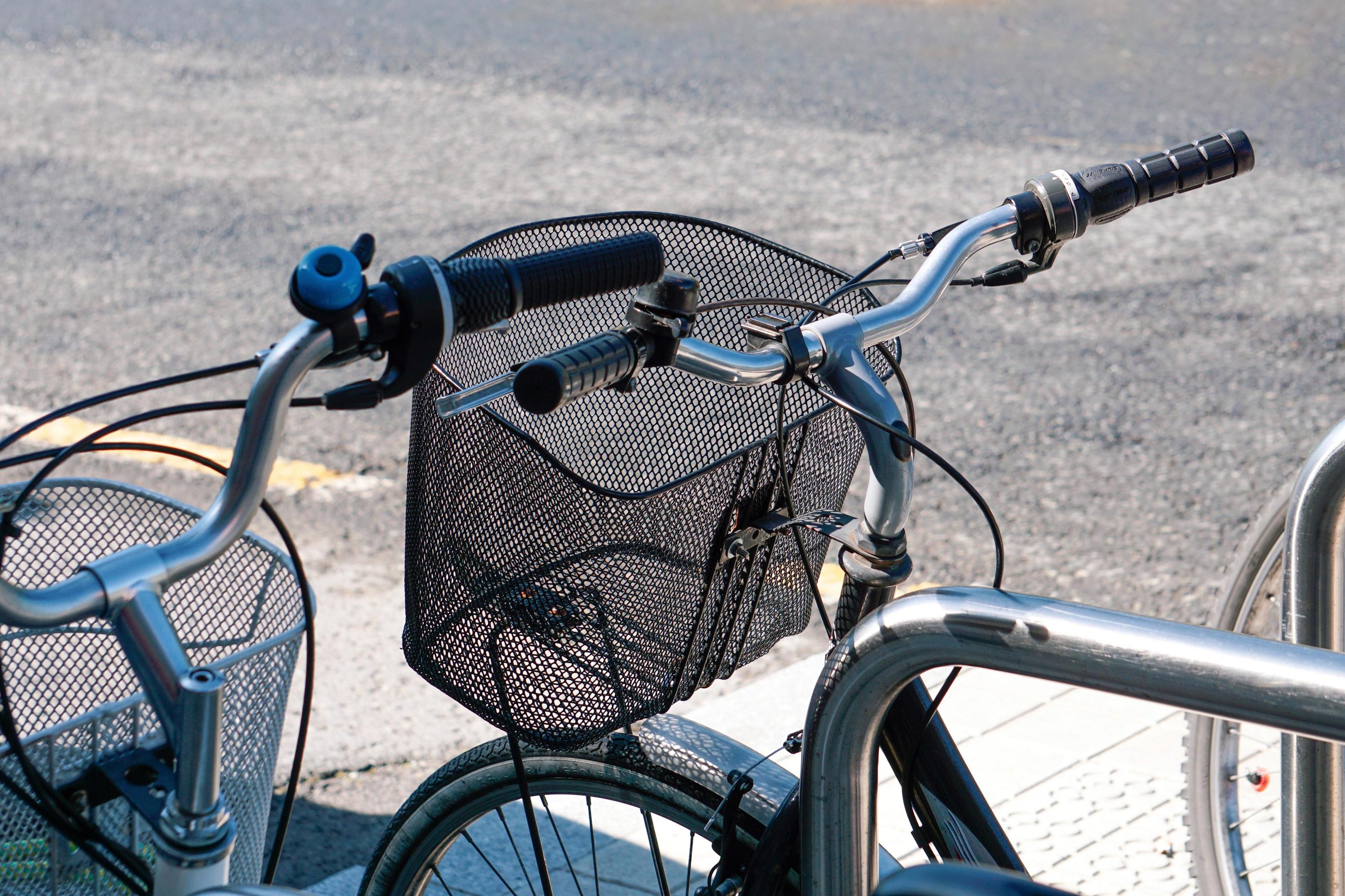 bicycle on the street, mode of transportation in the city Stock Free