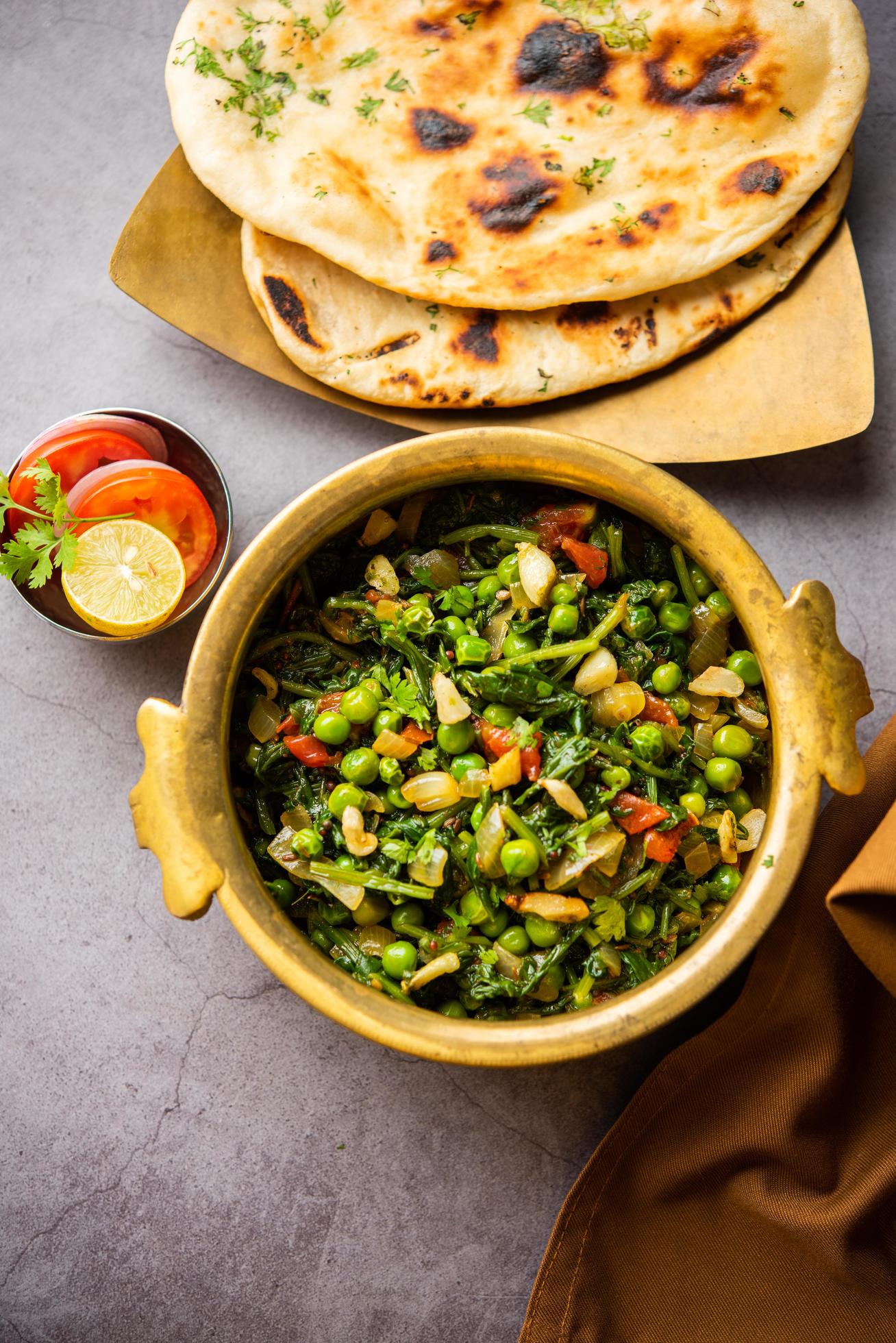 palak matar curry also known as spinach geen peas masala sabzi or sabji, indian food Stock Free