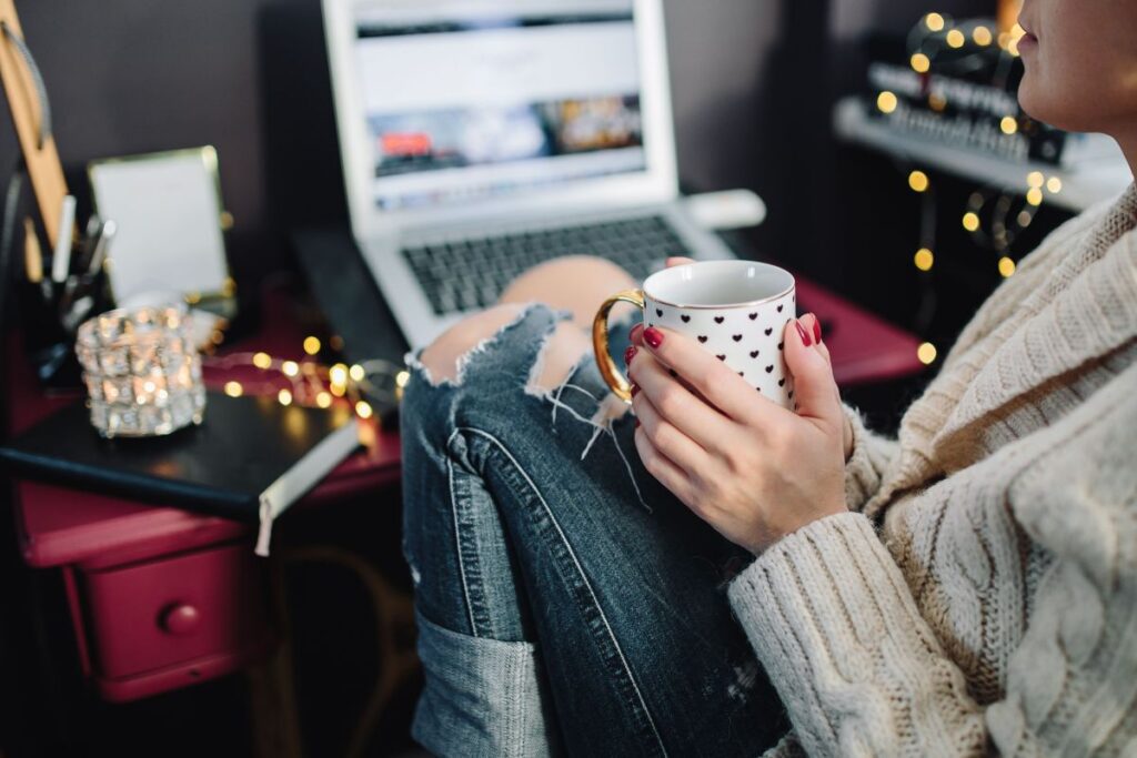 
									Woman drinking hot tea in her home office Stock Free