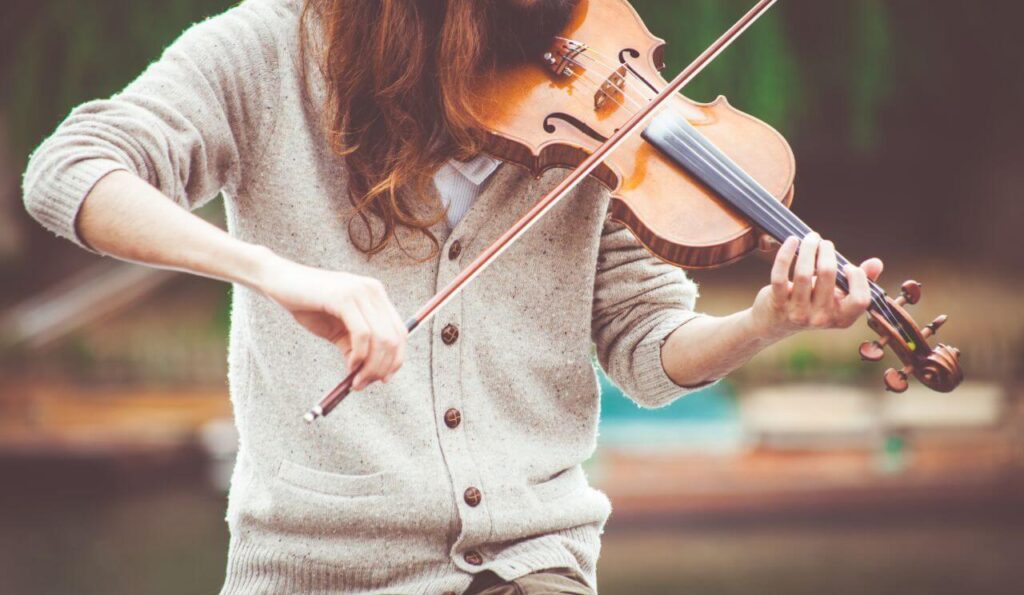 Woman Playing Violin Stock Free