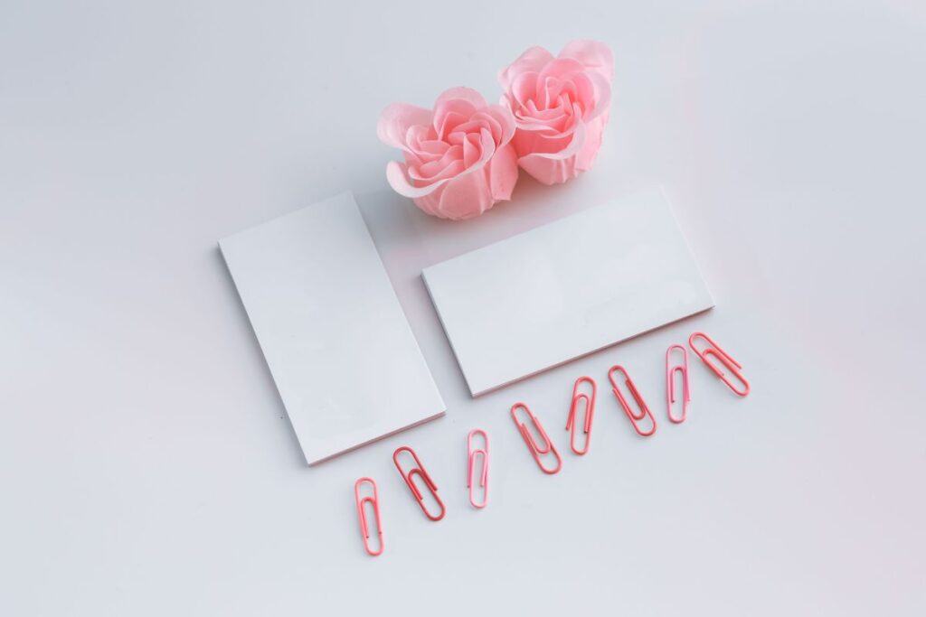 Little sheets of paper with pink paper clips Stock Free