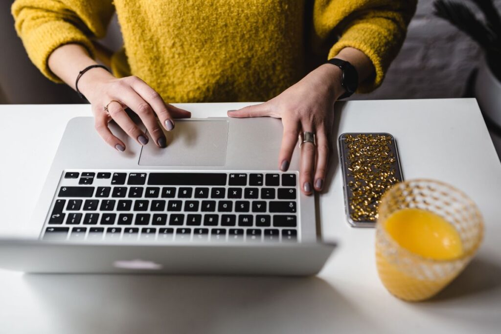 Businesswoman Working at Her Laptop Stock Free