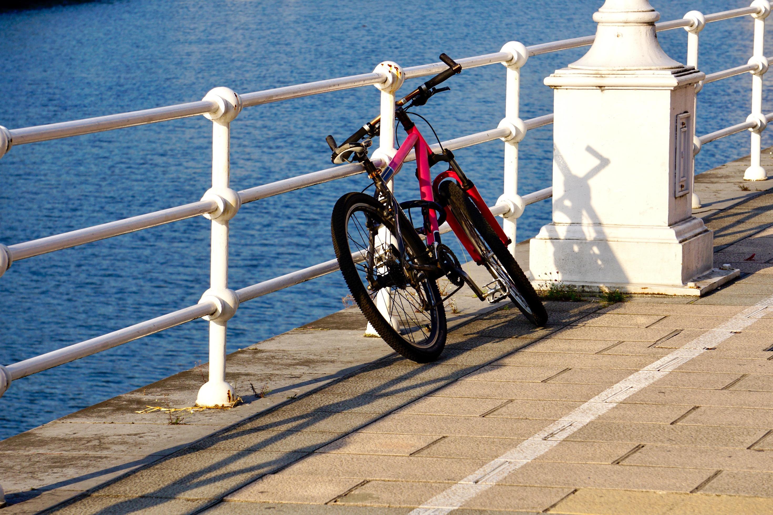 bicycle on the street, mode of transportation in the city Stock Free