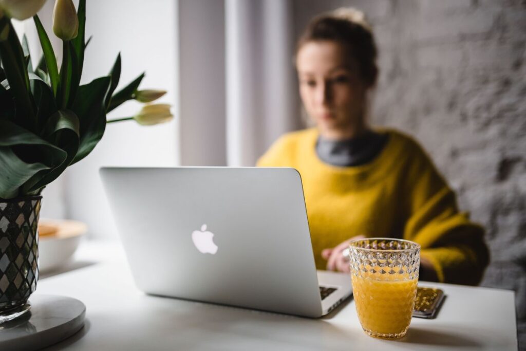 Businesswoman Working at Her Laptop Stock Free