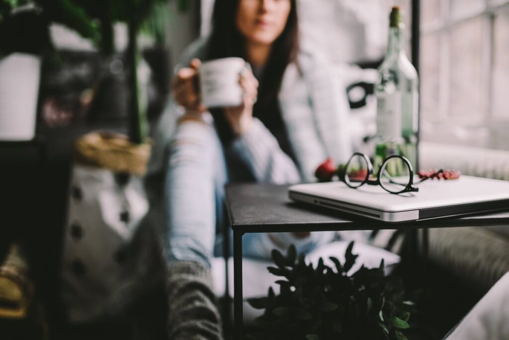 Girl drinking wine in her mug Stock Free