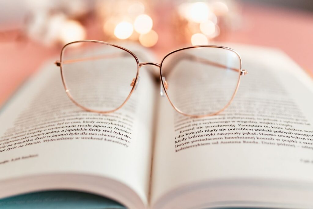 Open book on a pink background Stock Free