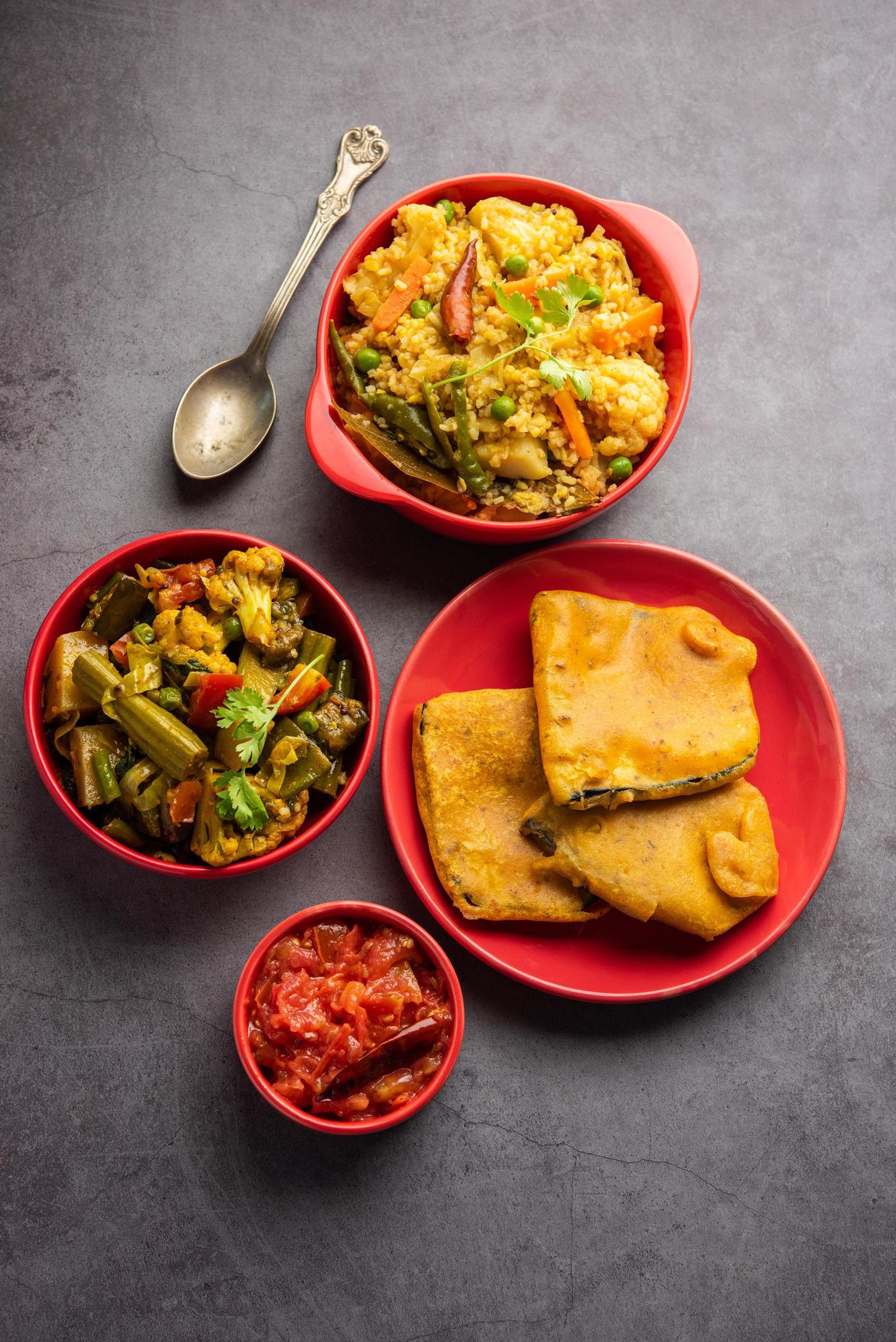 Bengali Bhog food for Indian Hindu Durga Puja or pooja festival. Khichadi, labra, tomato chutney Stock Free