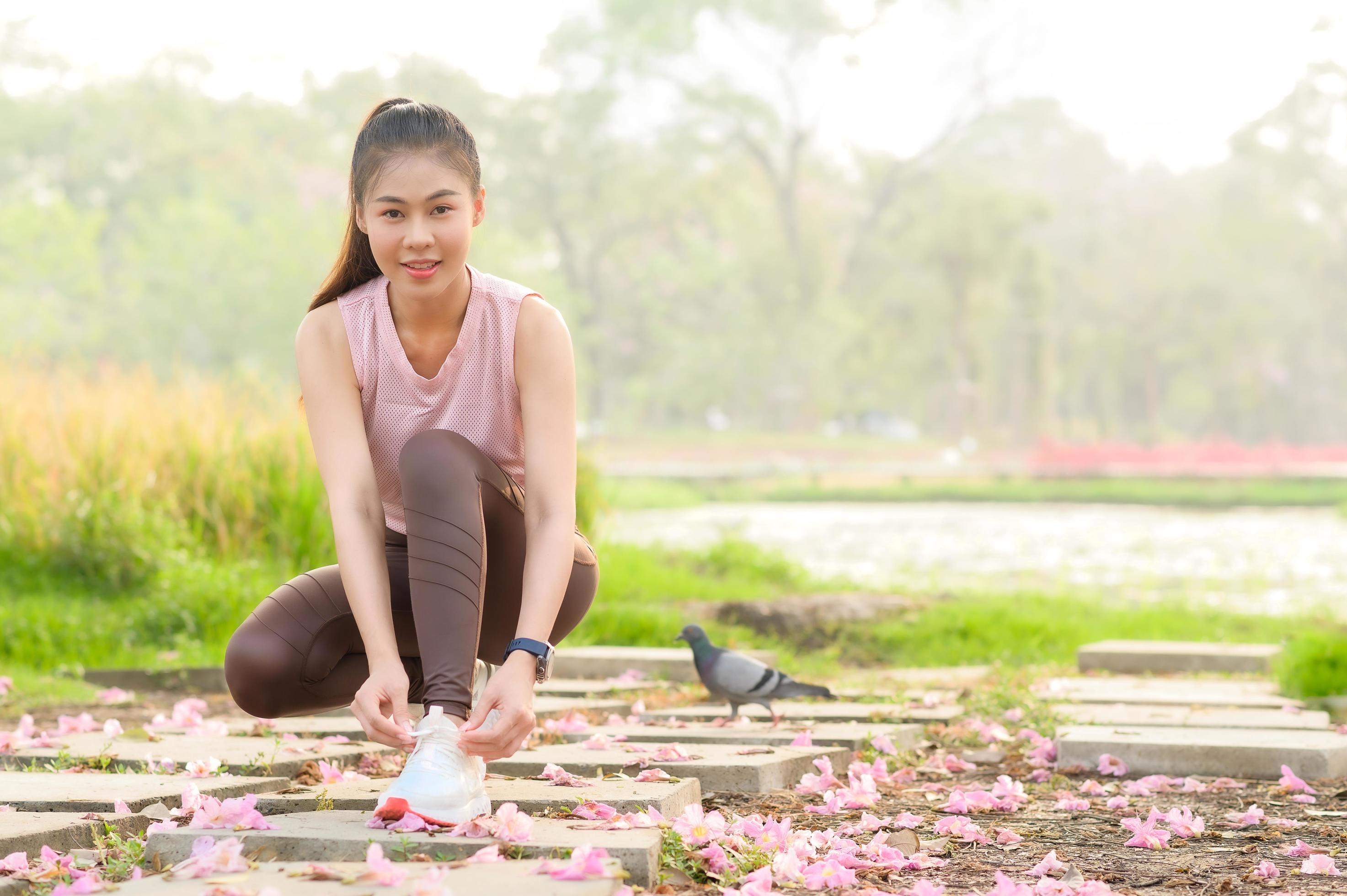 Beautiful Asian women exercise in the park every morning, It is a lifestyle for relaxation and good health of the body Stock Free