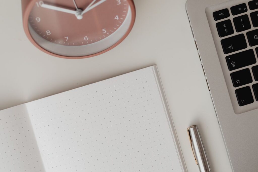 Detail of desk with laptop – supplies – notepad Stock Free