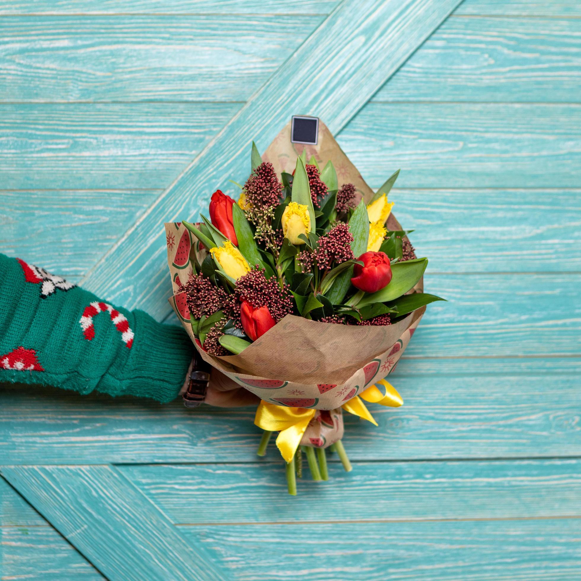 Man holding beautiful flower bouquet Stock Free