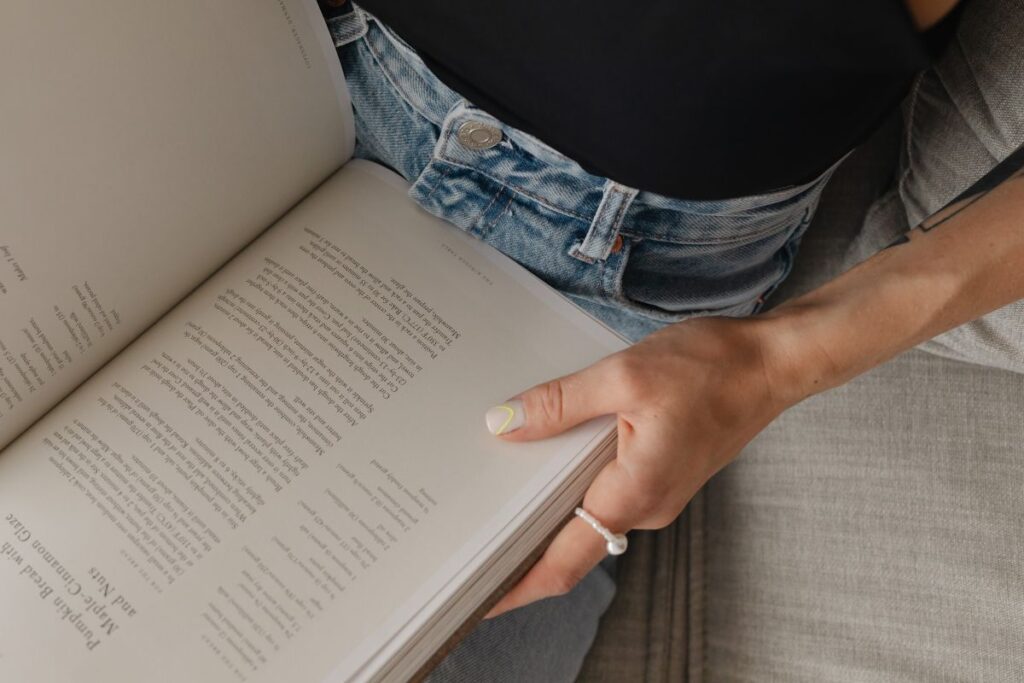 Woman in light-colored jeans with books Stock Free