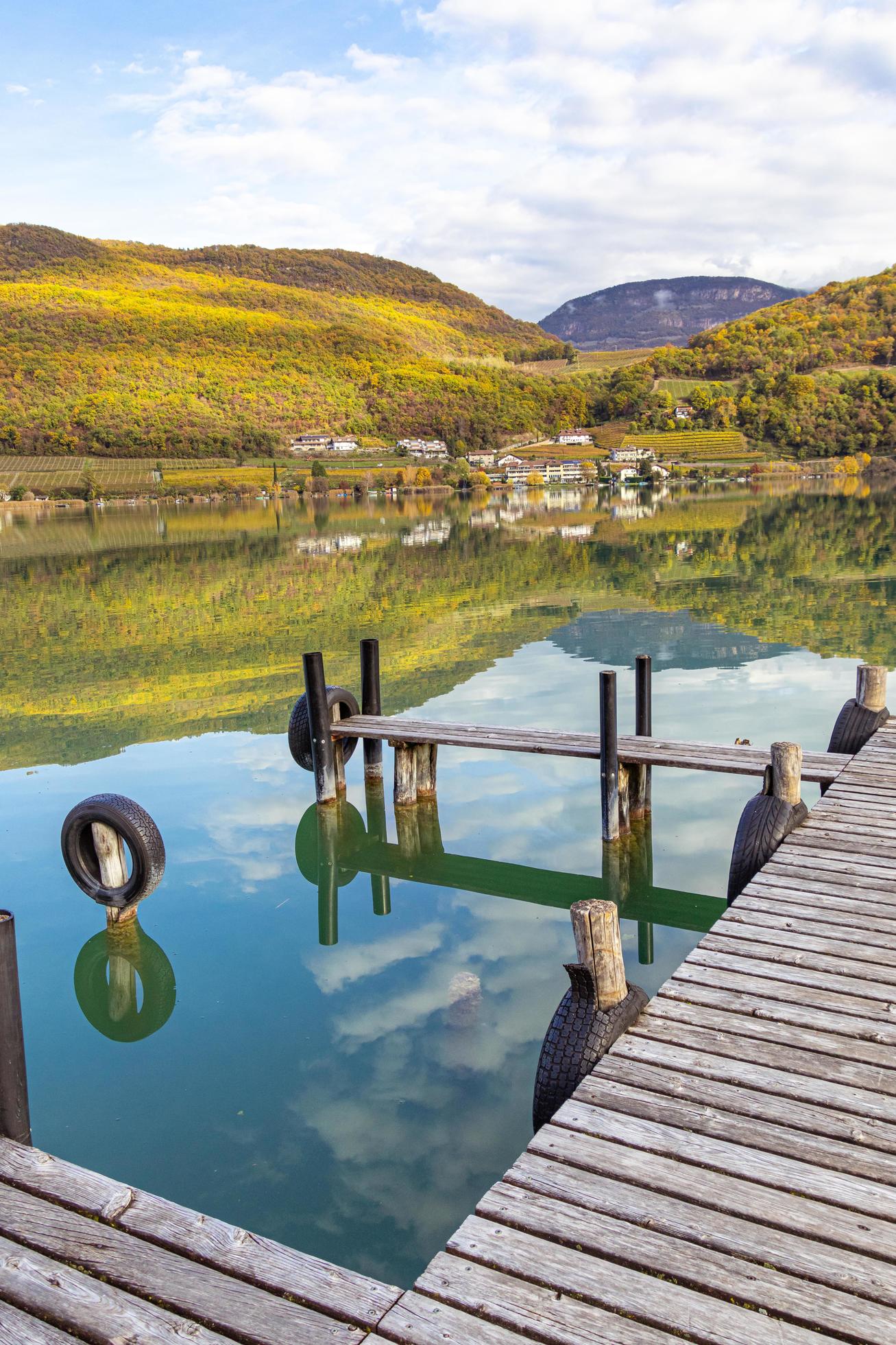 Kaltern, South Tyrol, Italy -14 November 2022 Landing stage at natural bathing lake Caldaro in autumn Stock Free