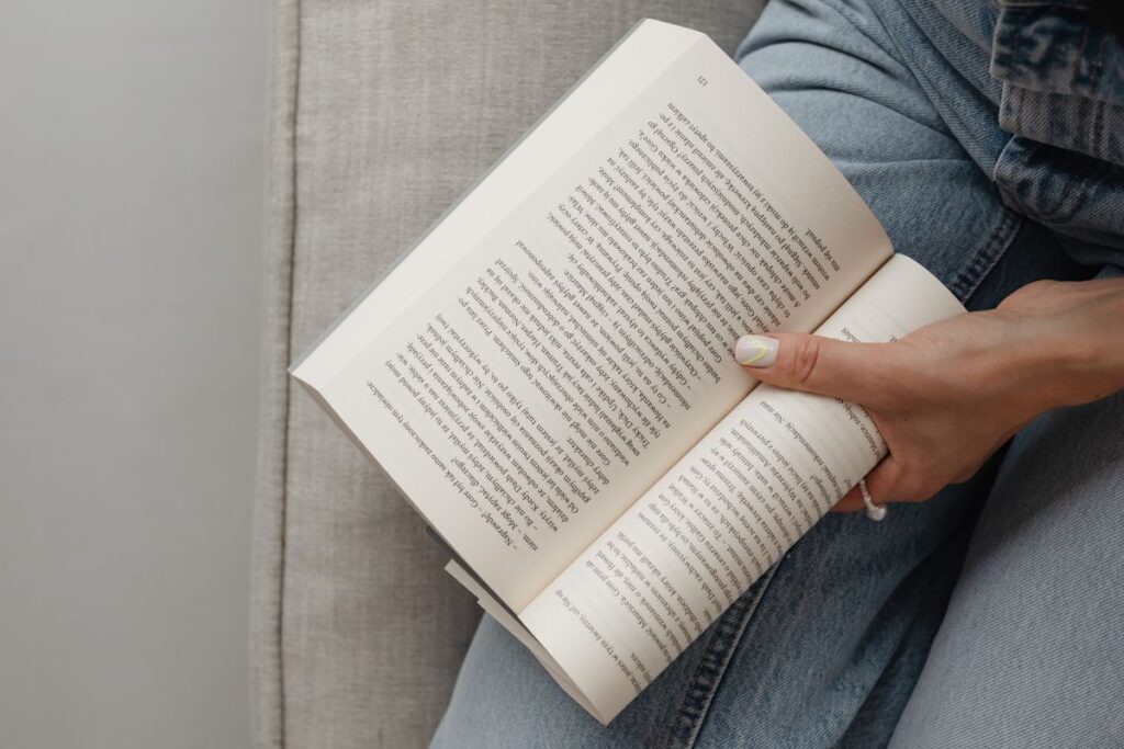 Woman in light-colored jeans with books Stock Free