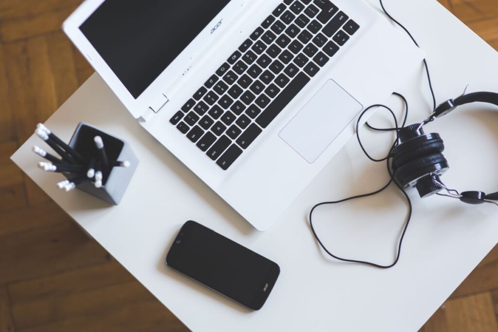 White laptop with smartphone and headphones Stock Free