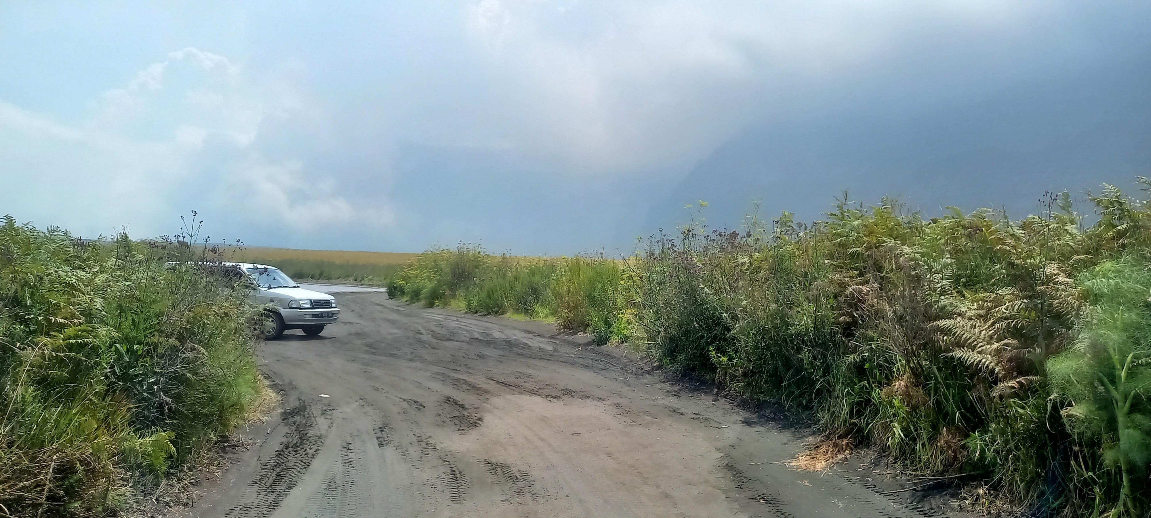 See the natural beauty of Mount Bromo, Indonesia Stock Free