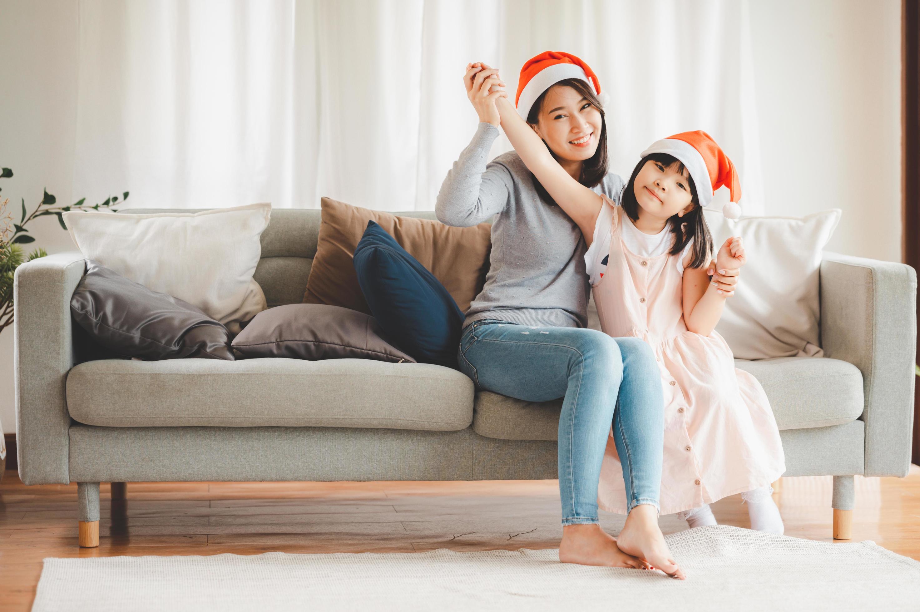 Mother and daughter celebrating Christmas Stock Free