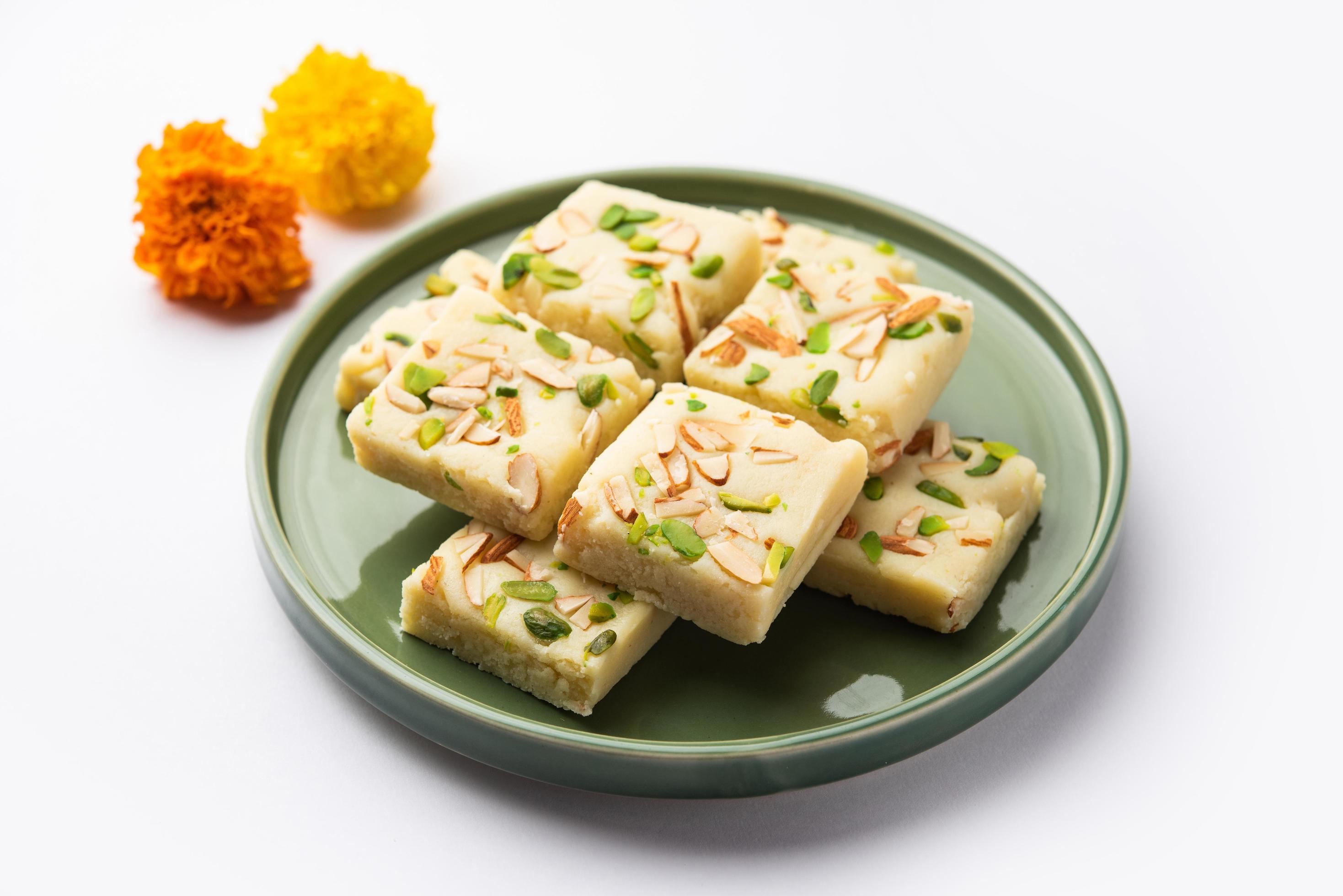 
									Milk powder barfi also known as Mava burfi, white Khoya burfi or Barfee, Indian Sweet food Stock Free