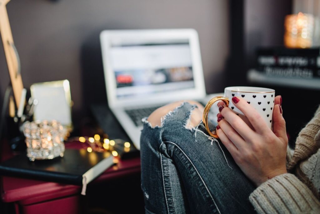 
									Woman drinking hot tea in her home office Stock Free