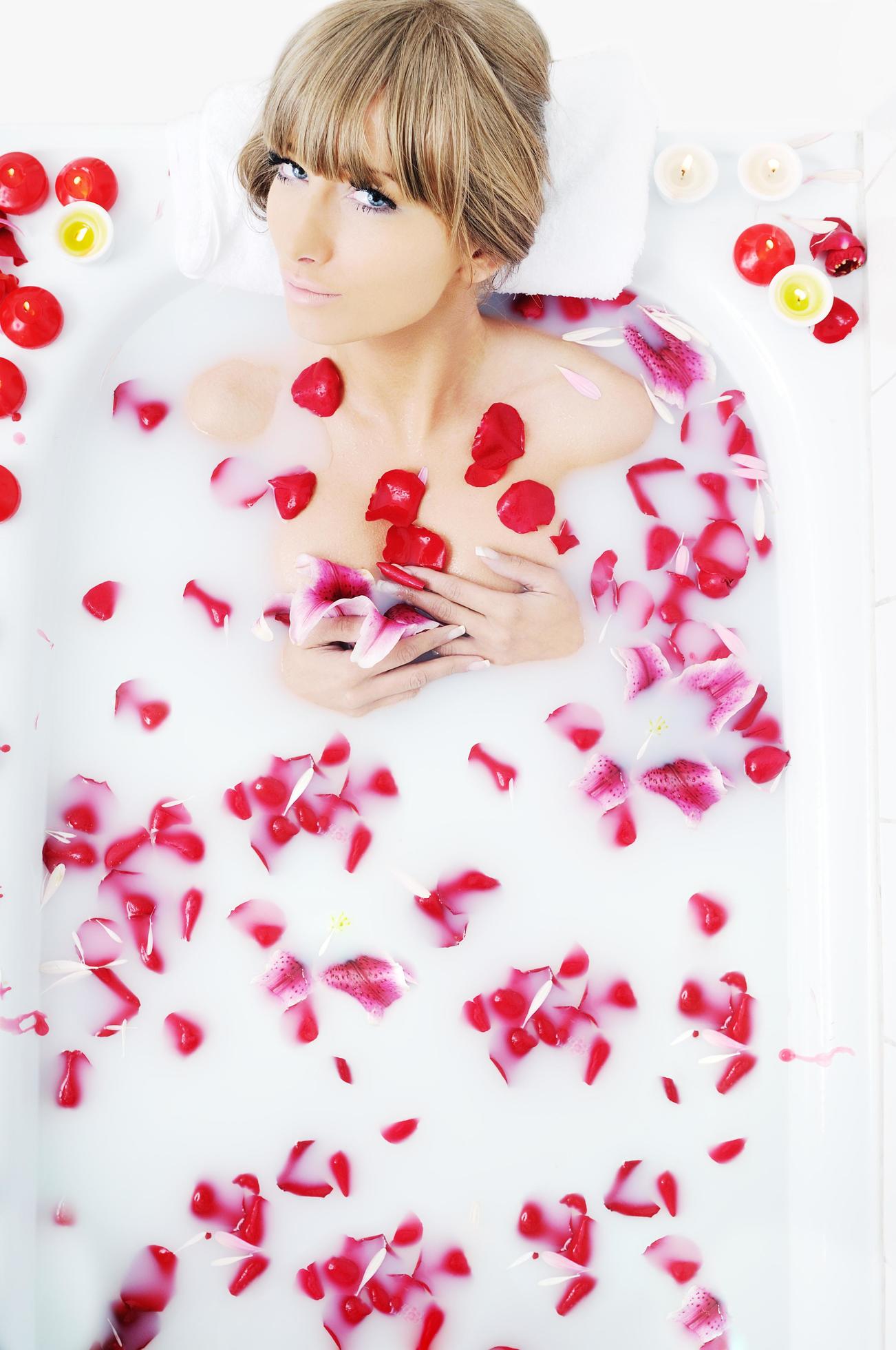 woman bath flower Stock Free