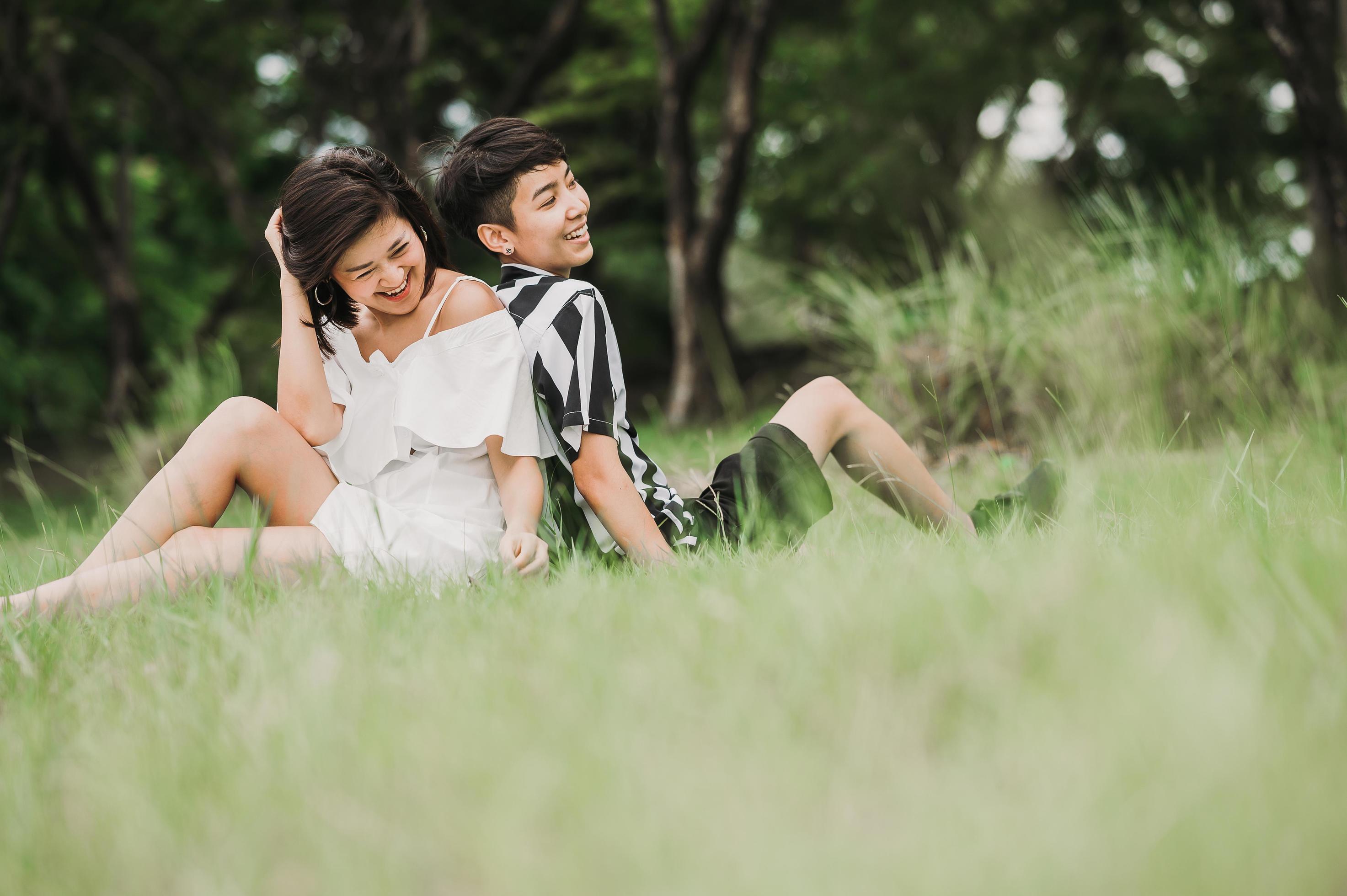 Asian couple in the park Stock Free