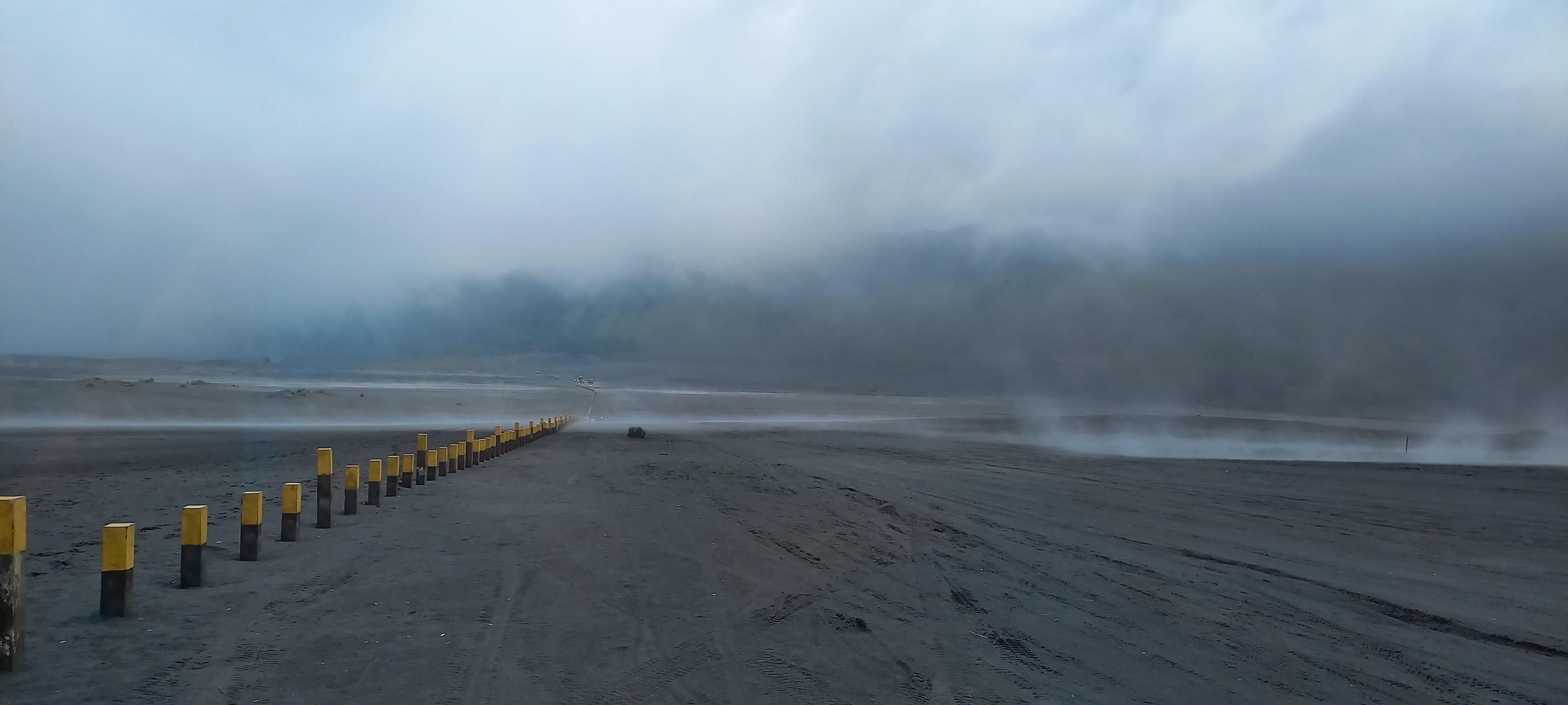 See the natural beauty of Mount Bromo, Indonesia Stock Free