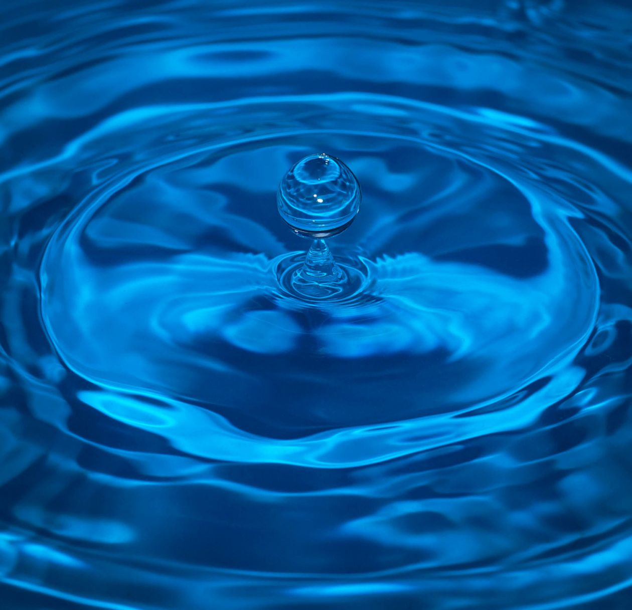 Blue drop of water Stock Free