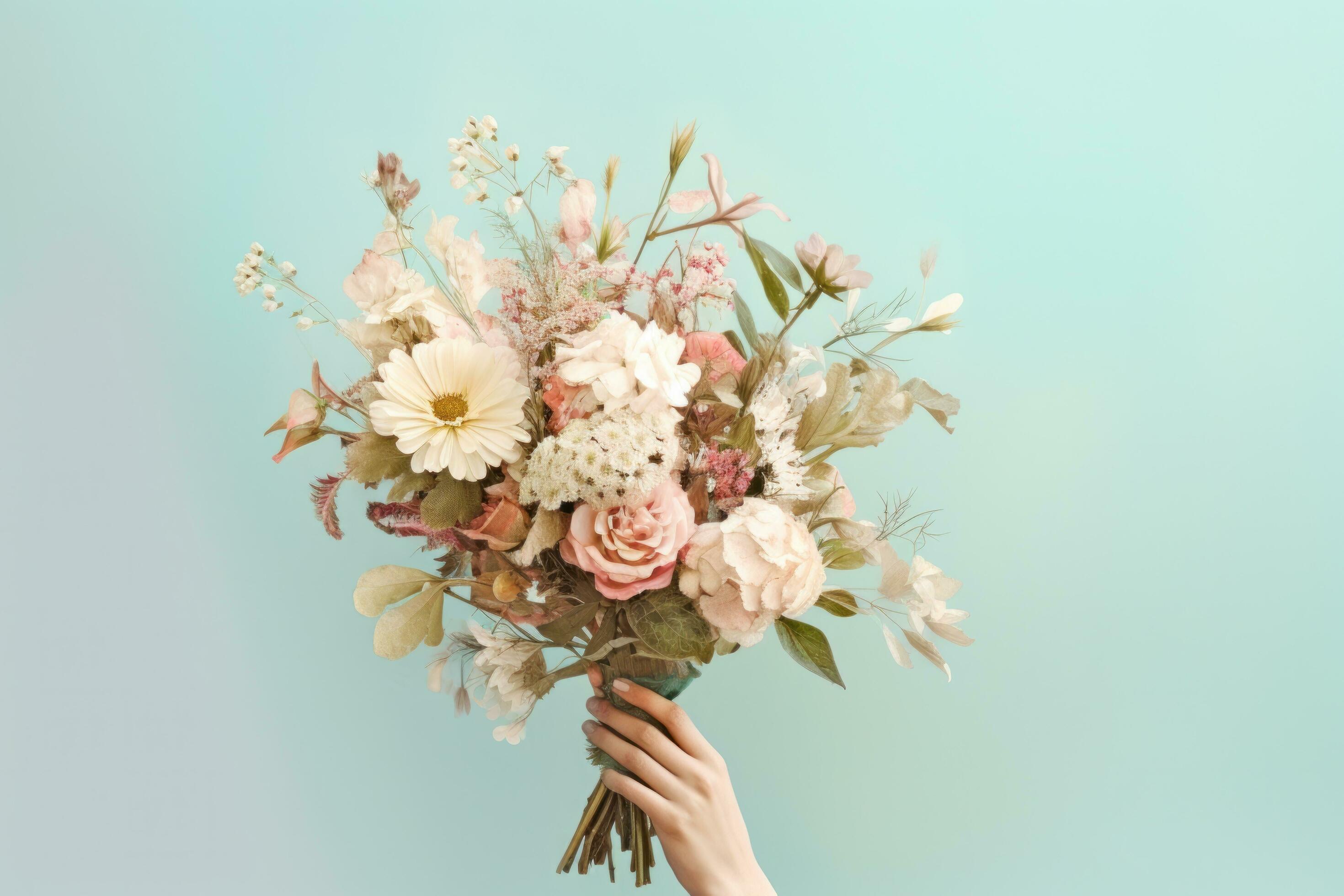 Woman holding flower bouquet Stock Free